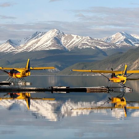 Muncho Lake Northern Rockies Lodge المظهر الخارجي الصورة