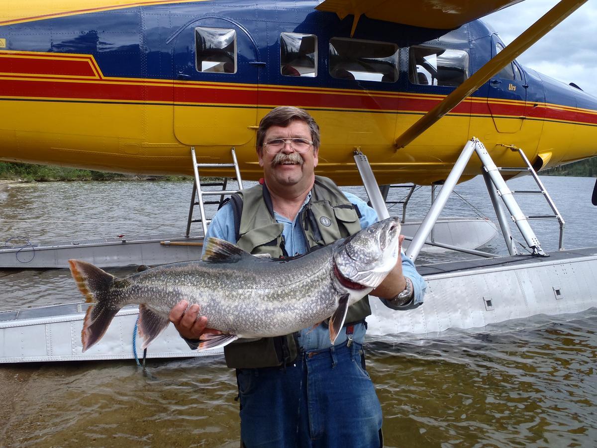 Muncho Lake Northern Rockies Lodge المظهر الخارجي الصورة