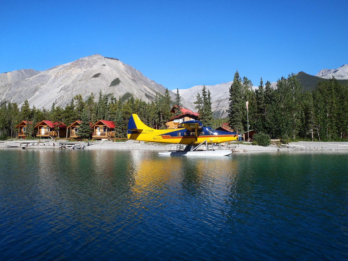 Muncho Lake Northern Rockies Lodge المظهر الخارجي الصورة