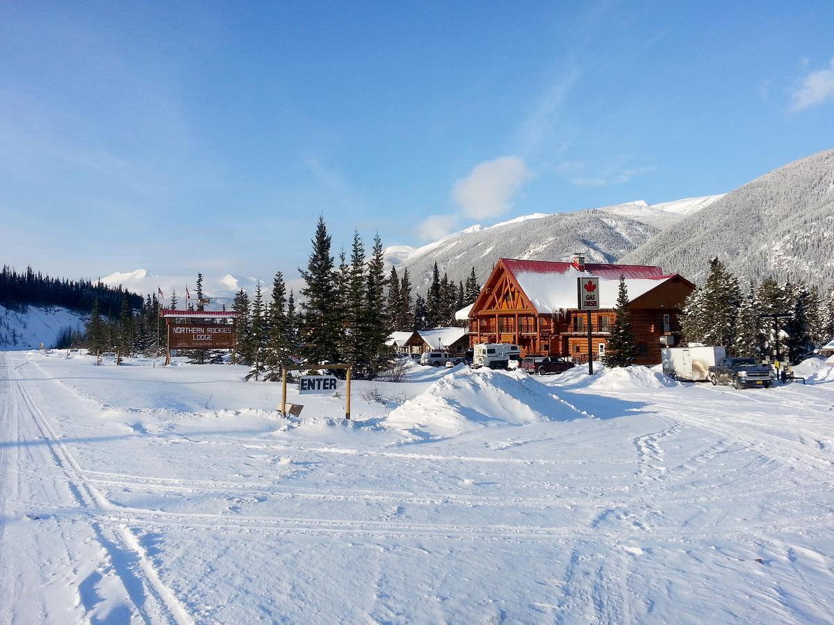 Muncho Lake Northern Rockies Lodge المظهر الخارجي الصورة